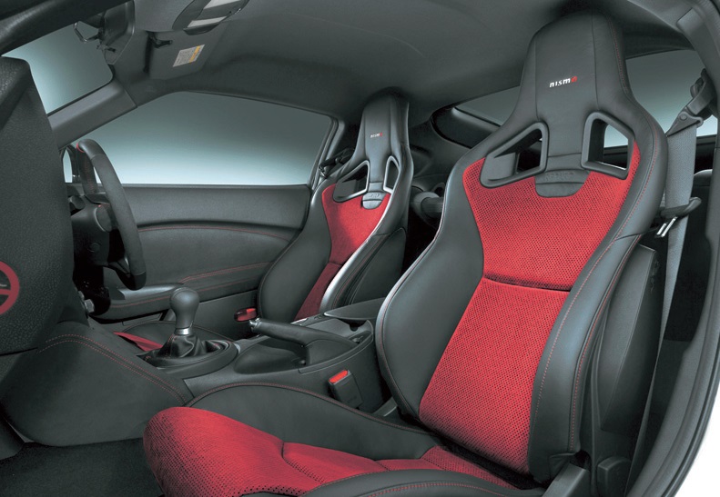 NISMO専用チューニングレカロ製スポーツシート このスペシャルシートはドライビングサポート、デザインの両面とも秀逸!