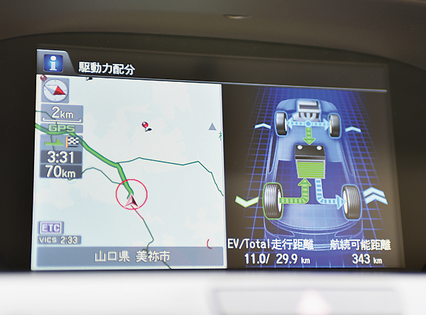 SH-AWDは後輪の2モーターが独立で駆動できる。駆動力配分を示すモニターは、刻々と変わり、制御の緻密さを物語る