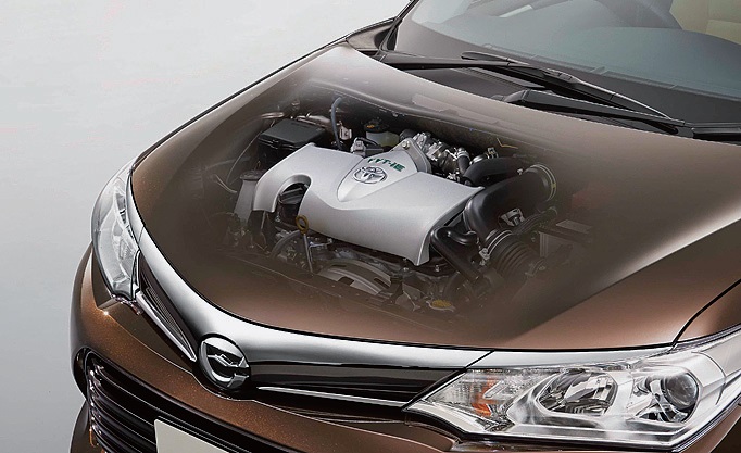 FFのCVT車では新開発の1.5L高効率エンジンを搭載。JC08モード燃費はアクシオ=23.4km／L、フィールダー=23.0km／L