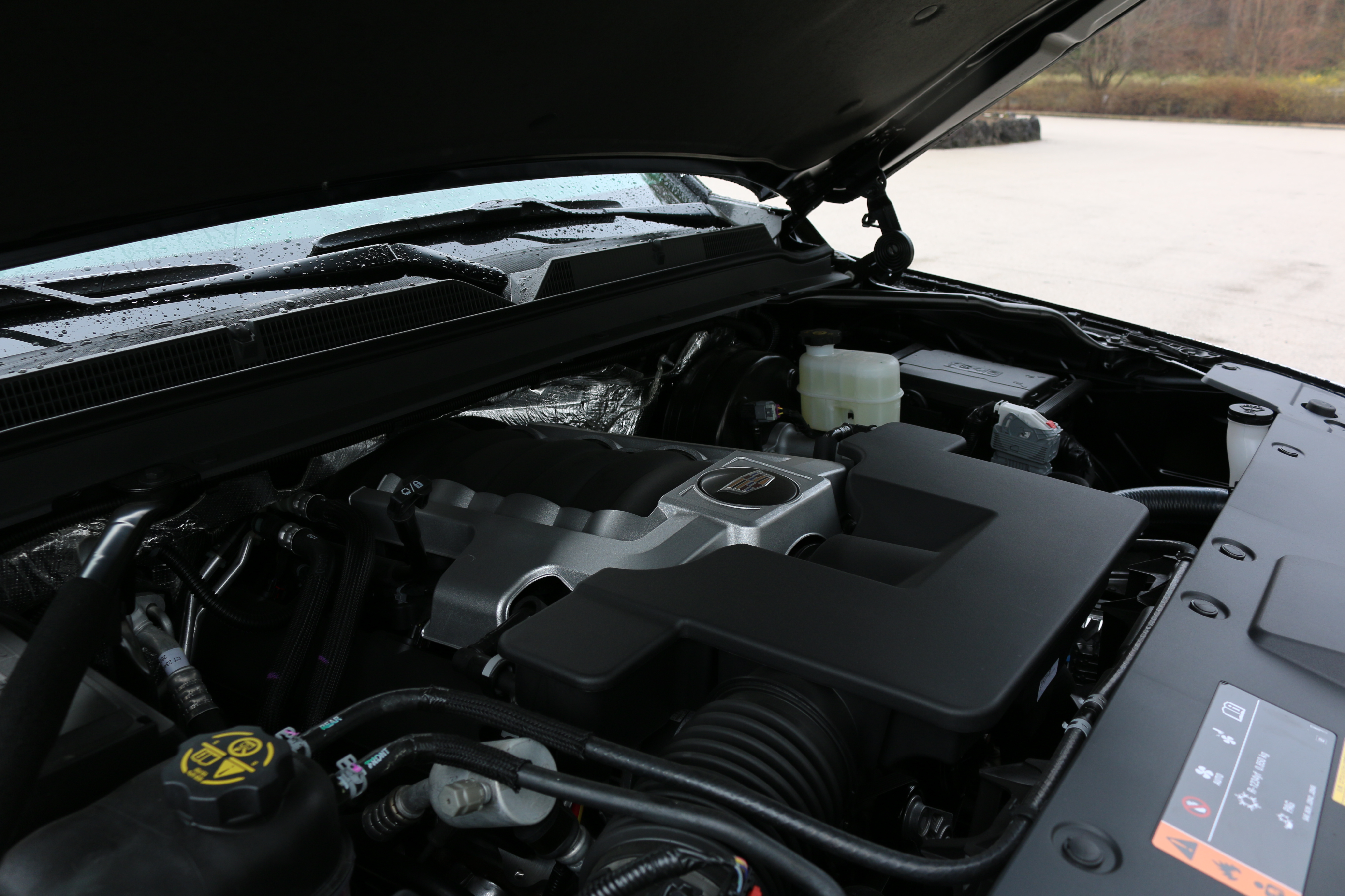 426psという強力なパワーを発生するV8、6.2LエンジンはOHVと侮るなかれ。直噴、バルタイ、気筒休止を採用した新型で、トレーラー牽引も考慮されたというが、低速トルクは強力なものだった