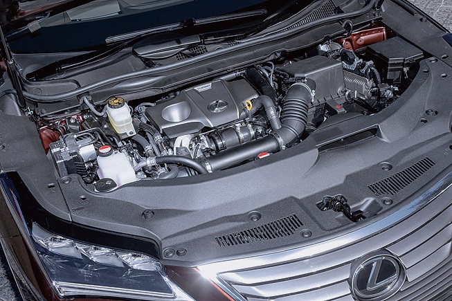 3.5Lハイブリッドと2Lターボの2本立て RX450hのハイブリッドはV6 、3.5Lエンジンを一新。直噴化したほか、従来排気側だけだった可変バルブを吸気側にも採用