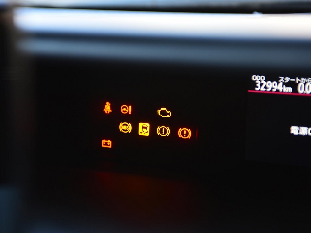 車の警告灯が点灯 主要な警告灯の意味や対処法をご紹介 中古車なら グーネット