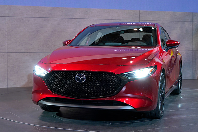 東京オートサロン19 マツダ アクセラ の次期モデルとなるmazda3を日本初披露 中古車なら グーネット