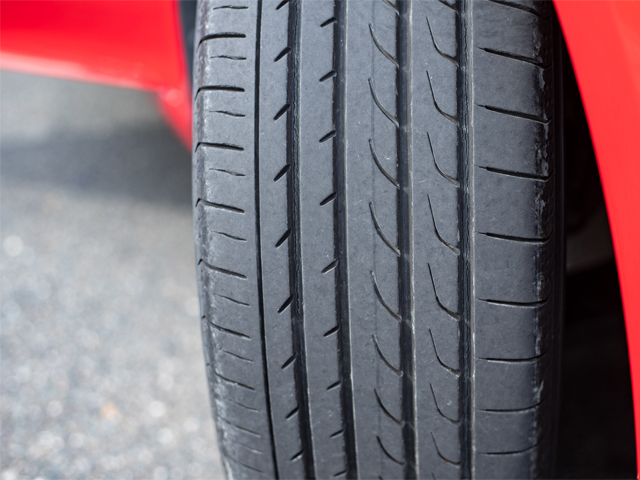 タイヤのひび割れは大丈夫 許容範囲と交換時期を解説 車検や修理の情報満載グーネットピット