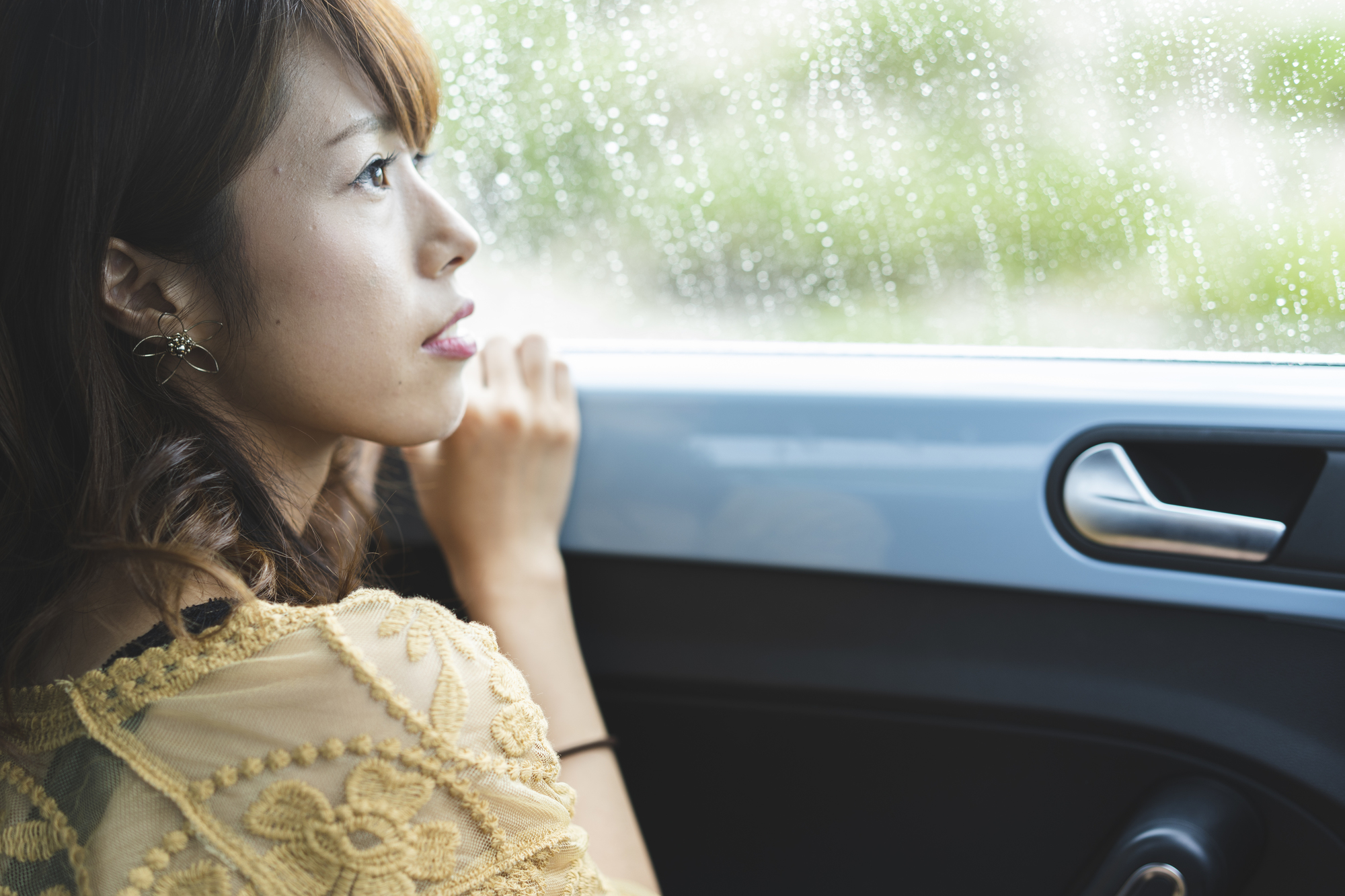 車中泊での雨対策を徹底解説 換気 雨音 雨の日の過ごし方 中古車なら グーネット