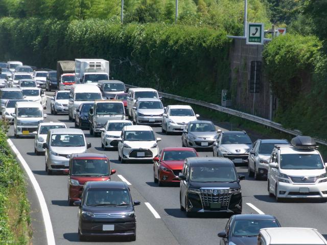 お盆 帰省ラッシュに巻き込まれず車で帰るには 混雑回避方法を解説 中古車なら グーネット