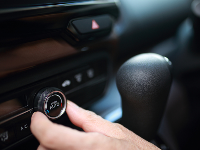 車のエアコンは、内気循環と外気導入を使い分けよう