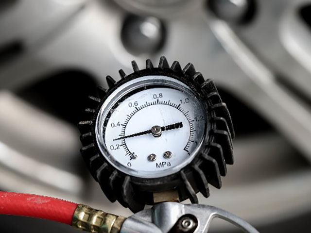 タイヤの空気圧は重要 タイヤの適正な空気圧や点検方法 車検や修理の情報満載グーネットピット