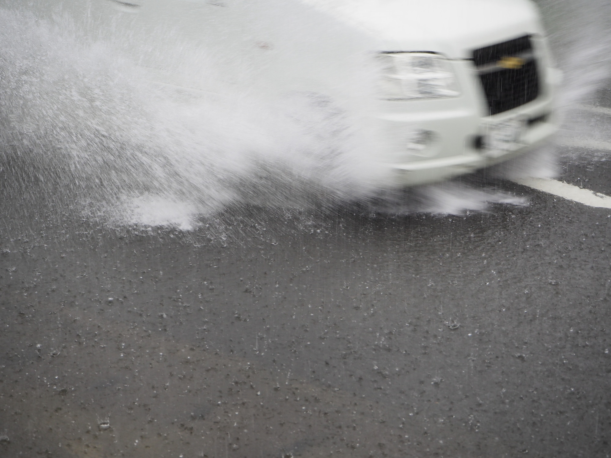 台風の水害で車が水没 浸水 冠水したときの対処法 水に浸かっても走行できる距離を解説 中古車なら グーネット