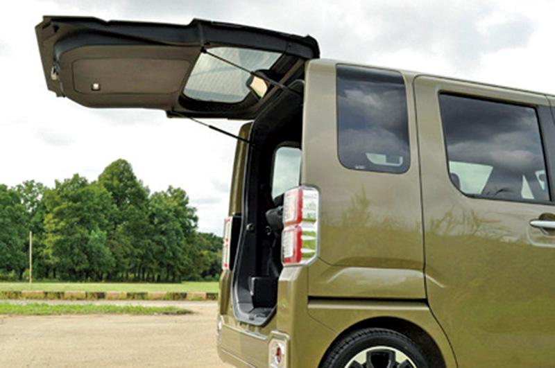 リアゲート周辺の傷の画像