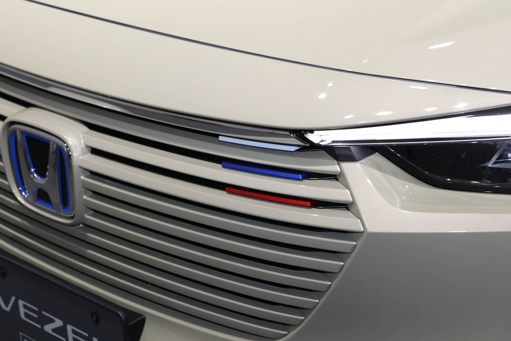 新型 サイズ ヴェゼル