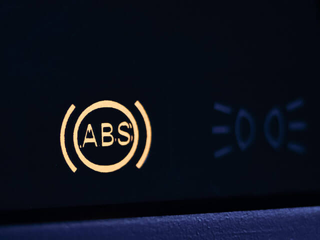 ABSランプ（警告灯）が点灯する理由と対処法 