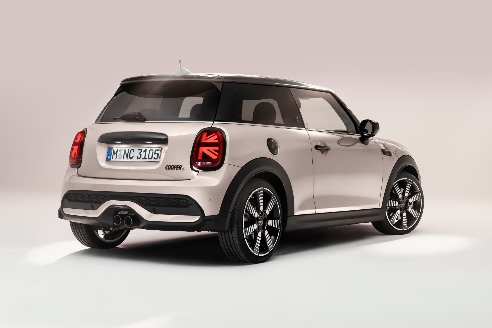 新型MINI クーパーS 3ドア　リヤ