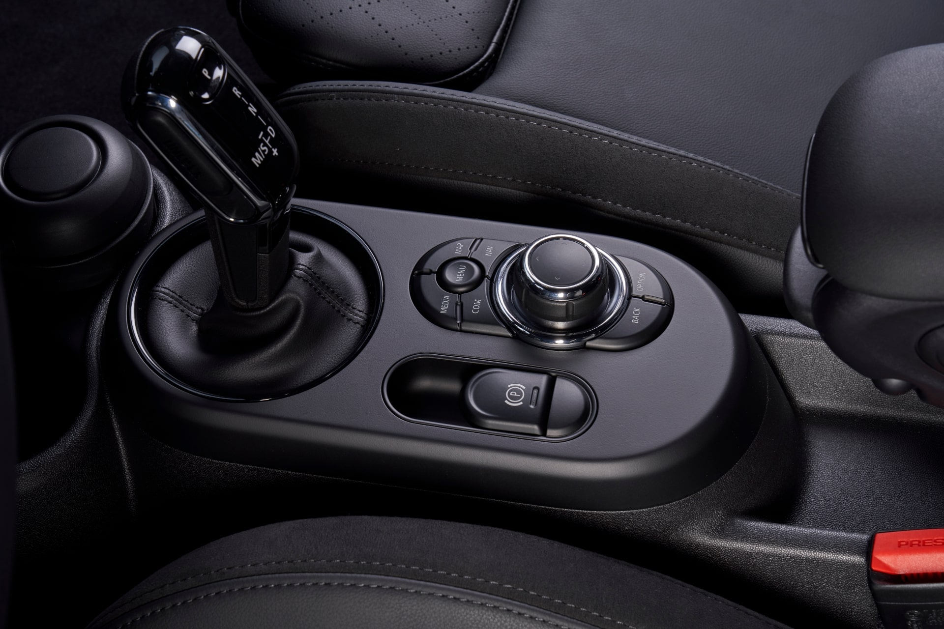 新型MINI クーパーS 5ドア　セレクトレバー周り