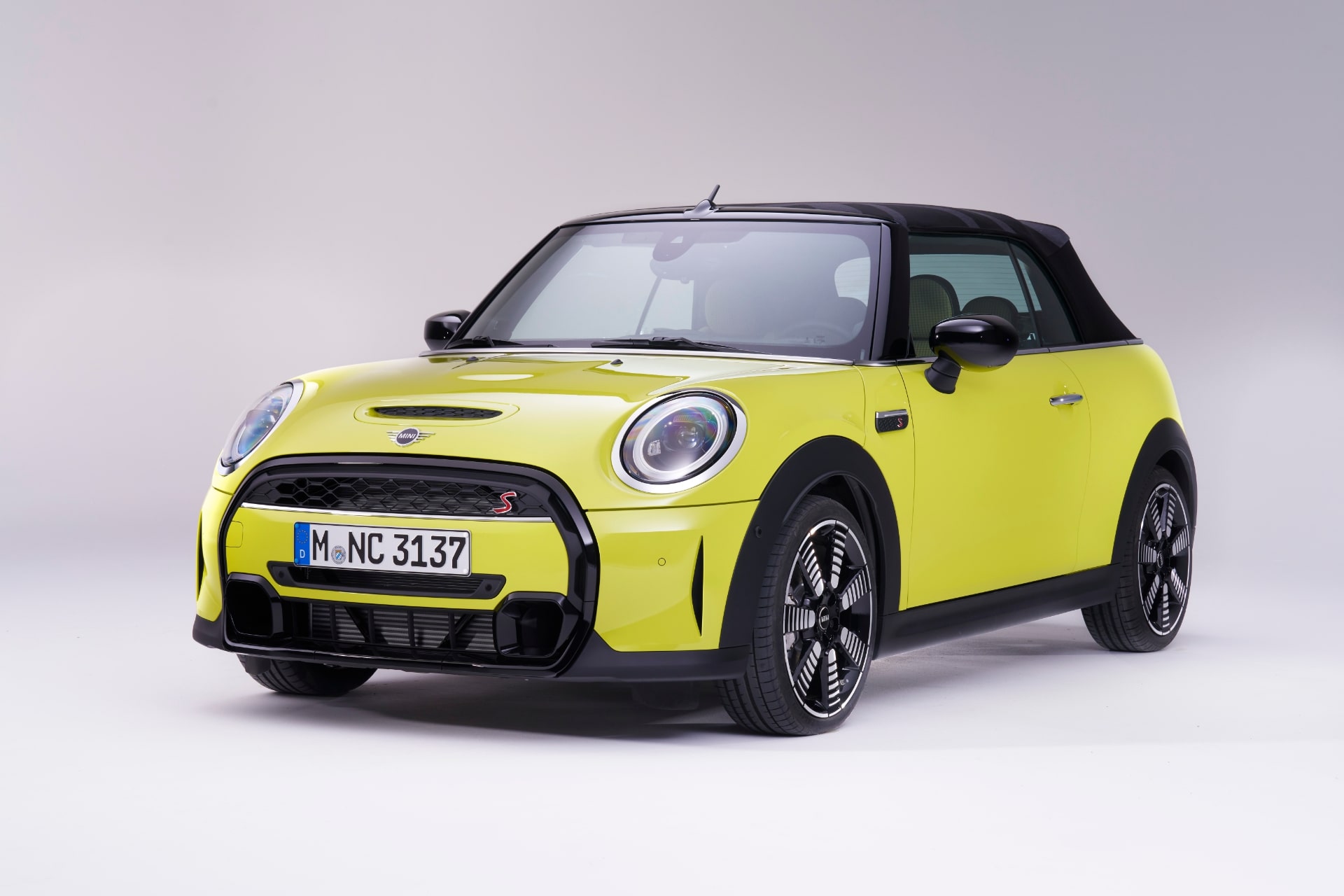 新型MINI クーパーS コンバーチブル