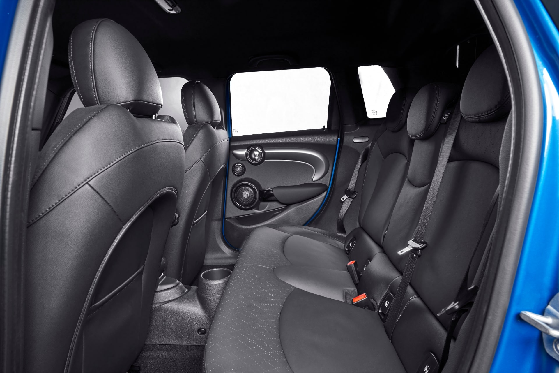 新型MINI クーパーS 5ドア　リアシート