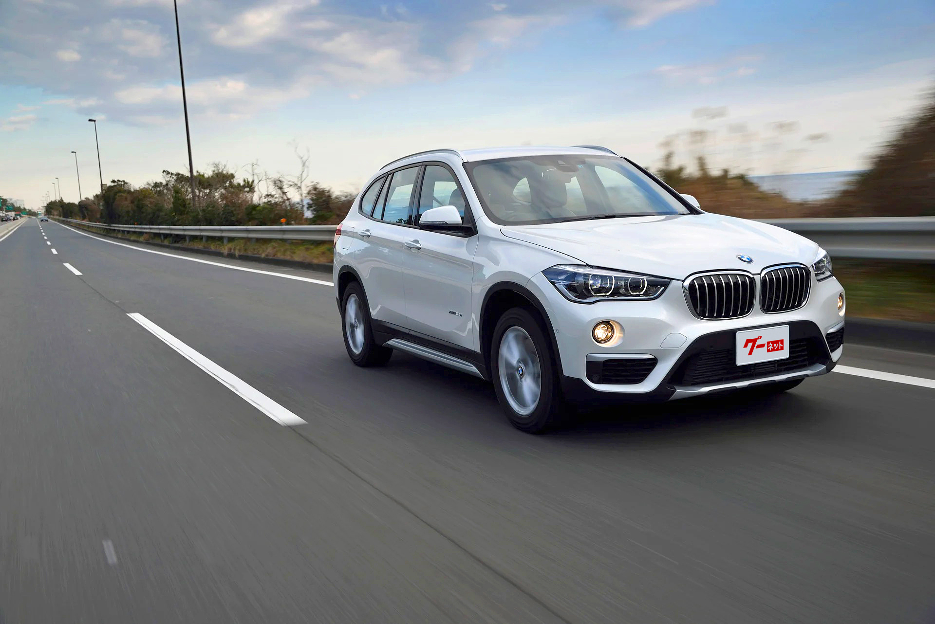 ビジュアルモデル:BMW X1