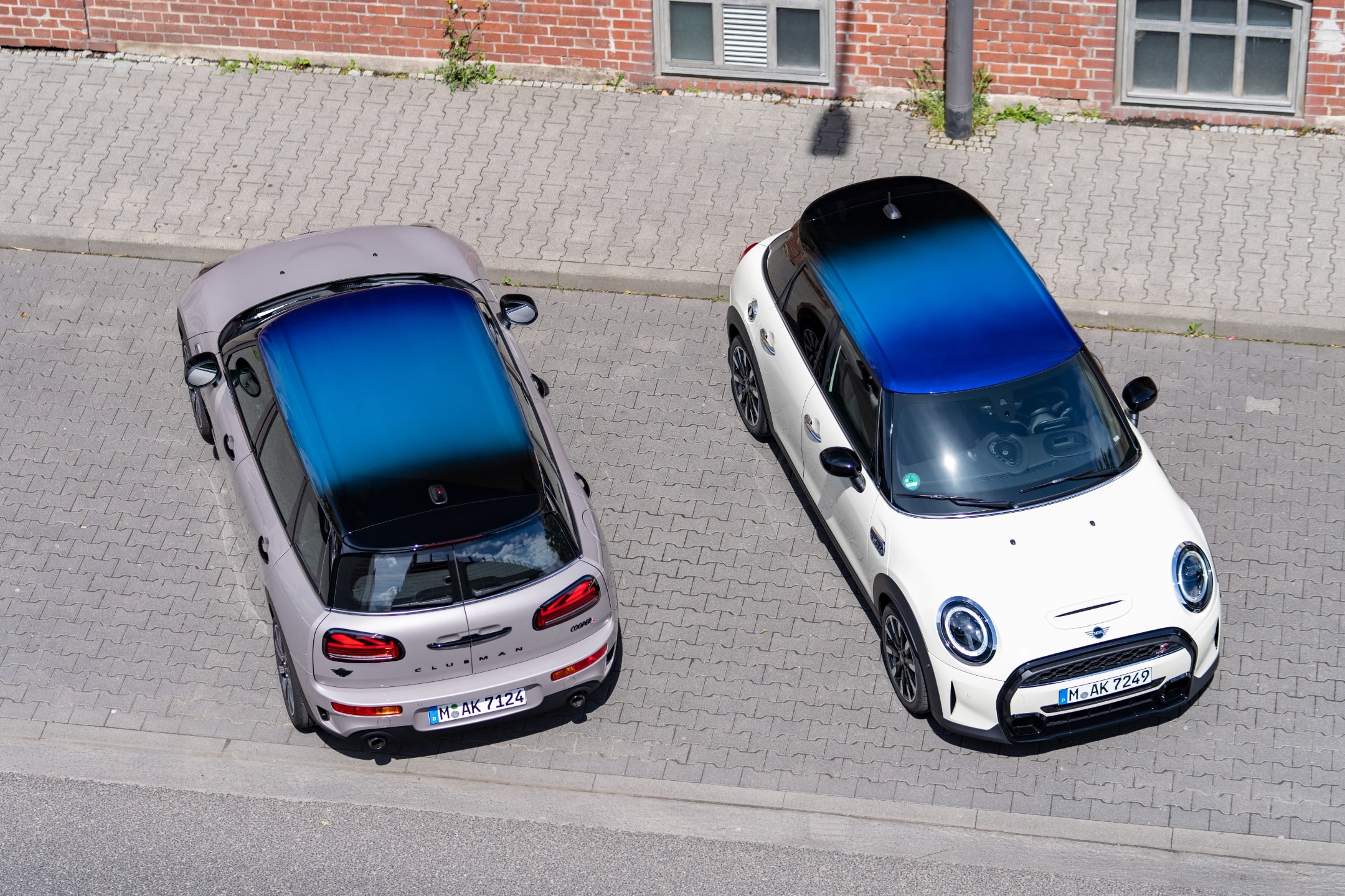 MINIクラブマンとMINI5ドア