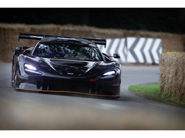 マクラーレン ７２０ｓラグジュアリー ローンチエディション １オーナー ｄ車 カーボンファイバーエクステリア スペシャルクオーツペイント ３６０カメラドアアッパーグラスルーフ ヴィジブボデイストラクチャーカーボンファイバー １２スピーカーオーデイオの中古車 車体