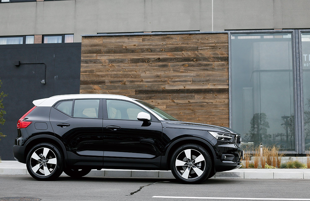 ボルボ XC40 T4 AWD モメンタムの外観