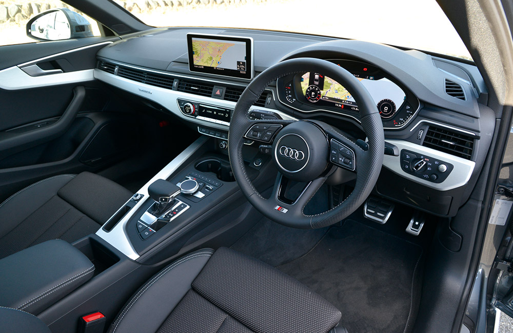 アウディ A4 TFSI クワトロ スポーツのインテリア