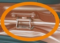 トヨタ カローラフィールダー（内側と取り付け部を確認）