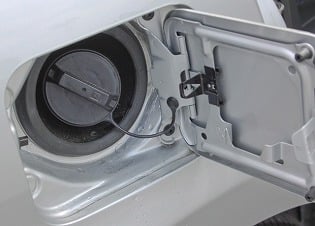 日産 ティーダ（給油口周辺）