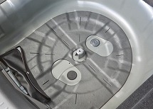 日産 ティーダ（床の中にも要チェックポイント）
