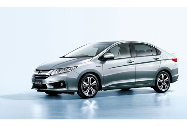 【ホンダ】新型ハイブリッドセダン「グレイス」を発売【価格・燃費】