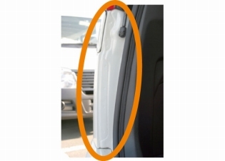 日産 プレサージュ（開口部の状態を確かめる）