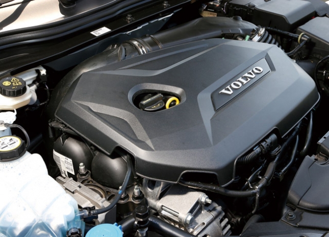 ボルボ V40 クロスカントリー T4 ノルディック エンジン