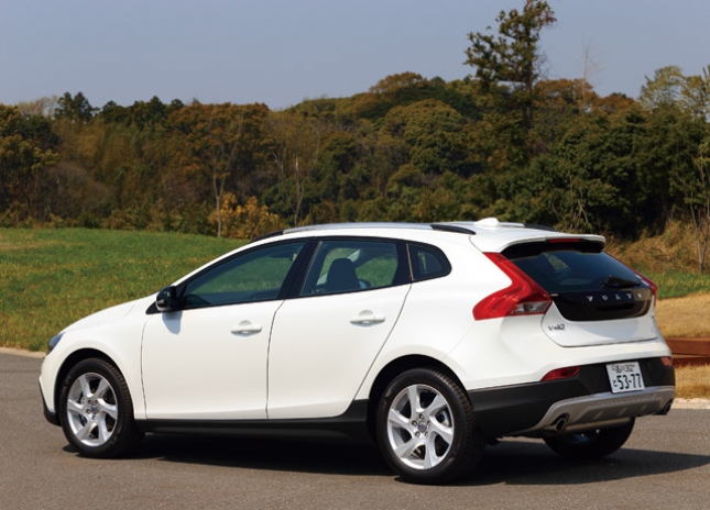 ボルボ V40 クロスカントリー T4 ノルディック (背面)