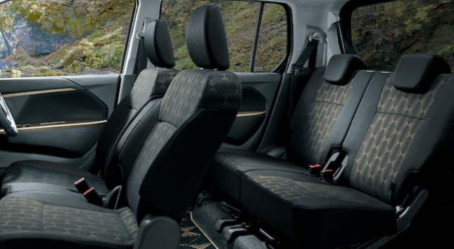 ワゴンRスティングレー シート