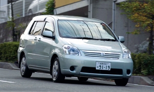 アクセルに対する反応、ブレーキ、操舵感など一連の運転操作に違和感がないかをじっくり確認しよう。