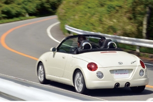 スポーツ性重視派は背が低いターボ車を
