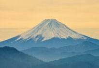 富士山だけの写真なら誰でも撮れるが、愛車とともに撮れば世界で一枚の写真ができあがる。写真映えのいいクルマを選びたい。