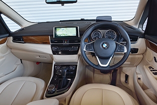 BMW 2シリーズ アクティブツアラー 内装1