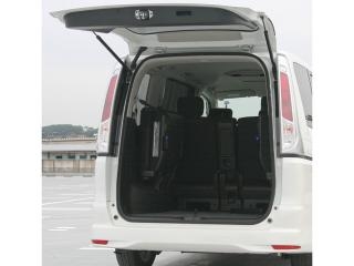 日産 セレナ（テールゲート）
