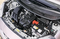 日産 マーチ（エンジンルーム）