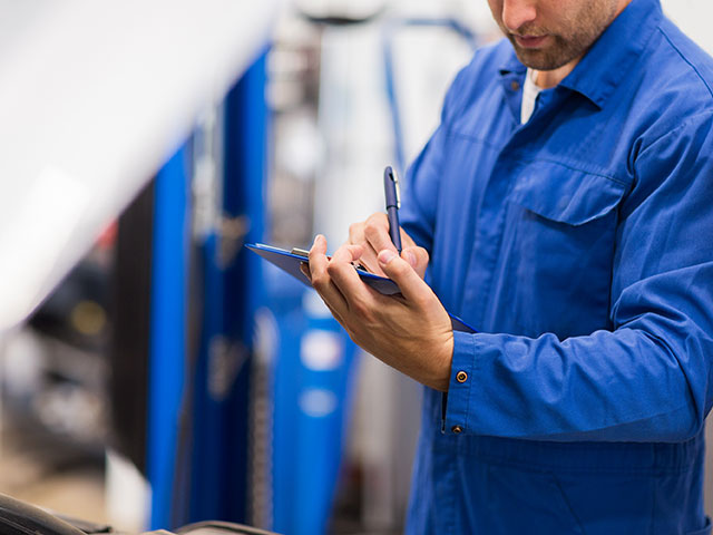 ディーラーと車検専門店、それぞれの特徴とメリット・デメリット