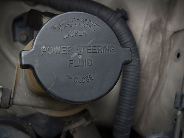 パワステオイルを交換する効果と方法について