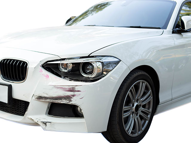 車のバンパーがえぐれてしまった場合の補修・修理方法とは