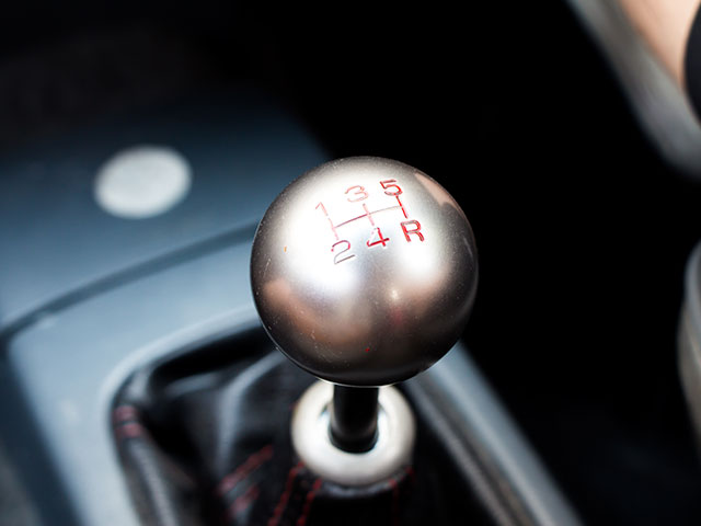 車のシフトノブの交換方法