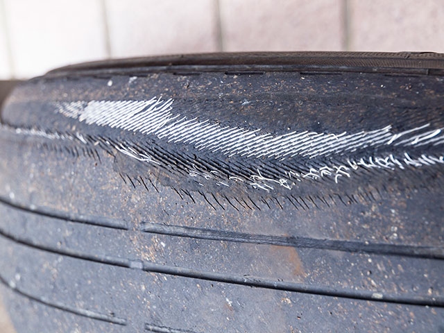 タイヤの偏摩耗が起きる原因と予防法について