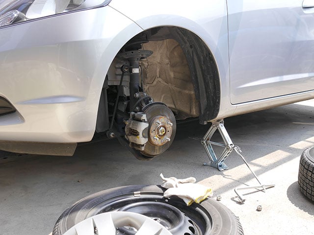 タイヤがバーストした際 スペアタイヤ交換時の交換 対応方法とは 車検や修理の情報満載グーネットピット
