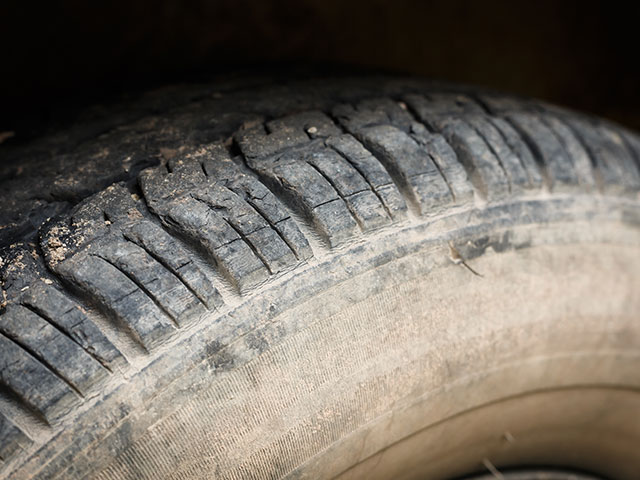 タイヤのひび割れによる交換時期の目安とは 車検や修理の情報満載グーネットピット