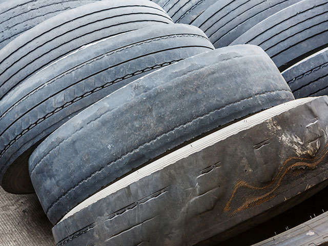 タイヤを廃棄する際にかかる料金は?