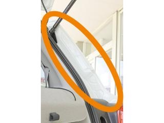 日産 マーチ ボレロ（テールゲートの開口部2）