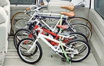 3列目を収納したラゲッジルームは、自転車やキャンプ道具など大きな荷物でも簡単に積載できる。