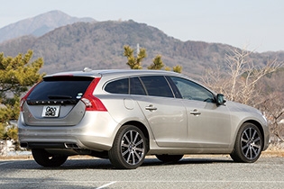 ボルボ V60(後面)